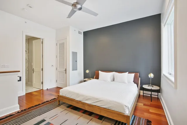 2 Bedrooms, 2 King Beds, Two Story, Sofa، Factors Row by Sextant 1/6