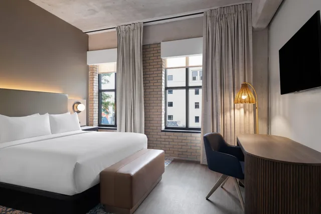 غرفة بسرير كينج، Origin Atlanta, a Wyndham Hotel 2/5
