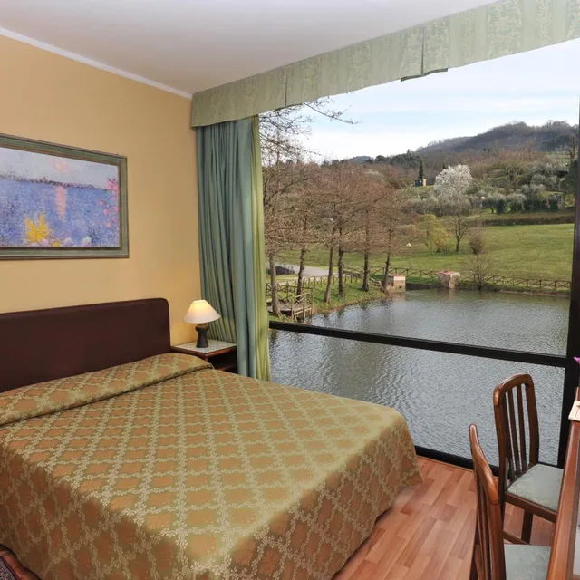 غرفة بسرير مزدوج أو سريرين منفصلين بإطلالة على البحيرة، Hotel Lago Verde 4/6