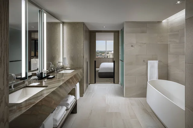 جناح تنفيذي بسرير كينج بغرفة نوم واحدة، Jw Marriott Edmonton Ice District 3/3