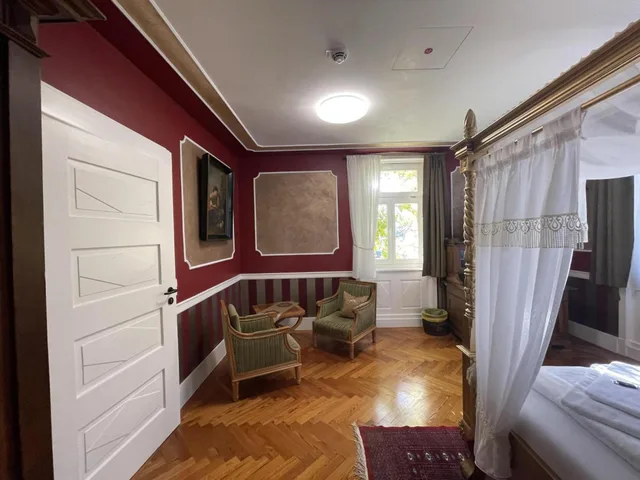 جناح سوبيريور، Bahnhof Balingen Hotel 4/6