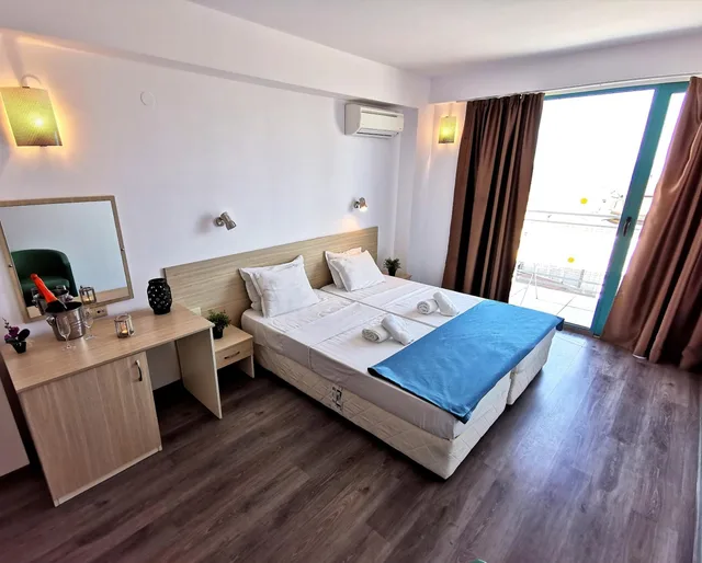 غرفة بسرير مزدوج بإطلالة على البحر، Hotel Largo 1/10