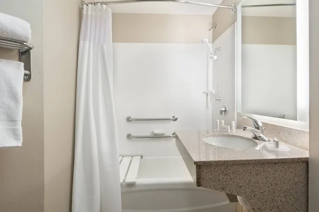 جناح بسرير كينج مع سرير سحّاب إضافي، Springhill Suites Cleveland Solon 4/7