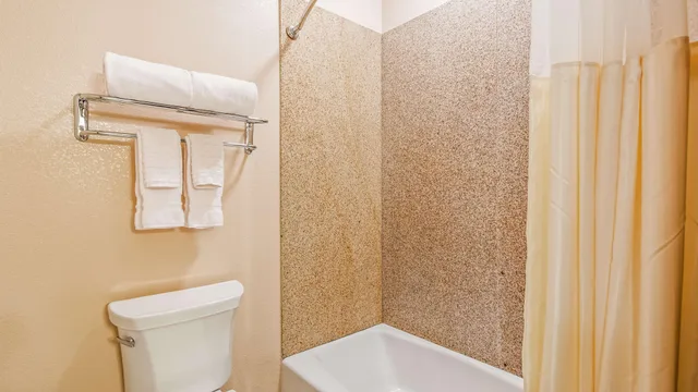 جناح، Best Western Plus Seminole Hotel and Suites 4/4