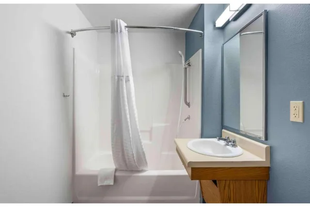 غرفة قياسية بسرير مزدوج، Studio 6 Extended Stay Birmingham Pelham AL 9/9