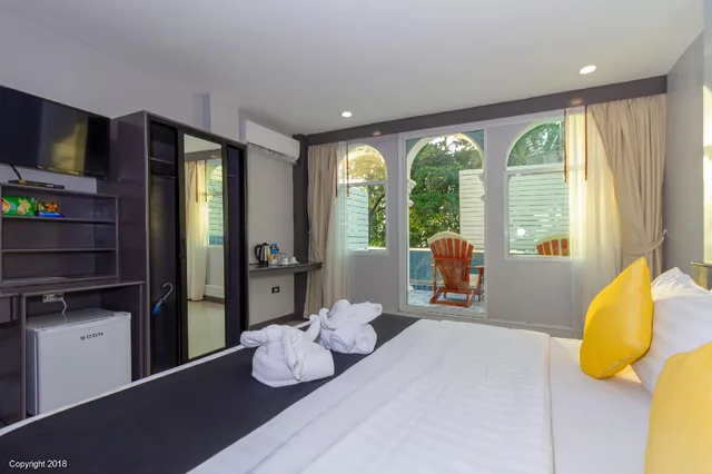Deluxe, Pool Access، MODERN LIVING HOTEL 3/3