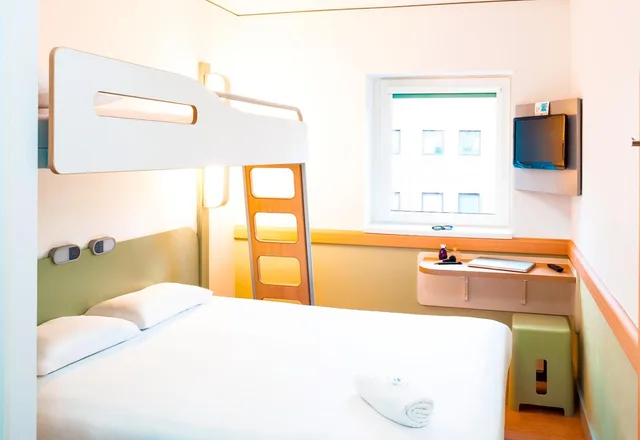 غرفة ثلاثية بسرير بطابقين، Ibis Budget Newport 1/3