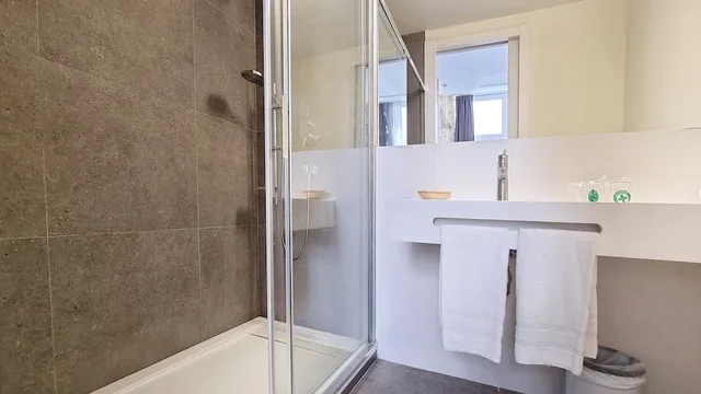 غرفة داخلية كومفورت ثلاثية بسرير مزدوج مع أريكة، Sant Agusti Hotel 4/4