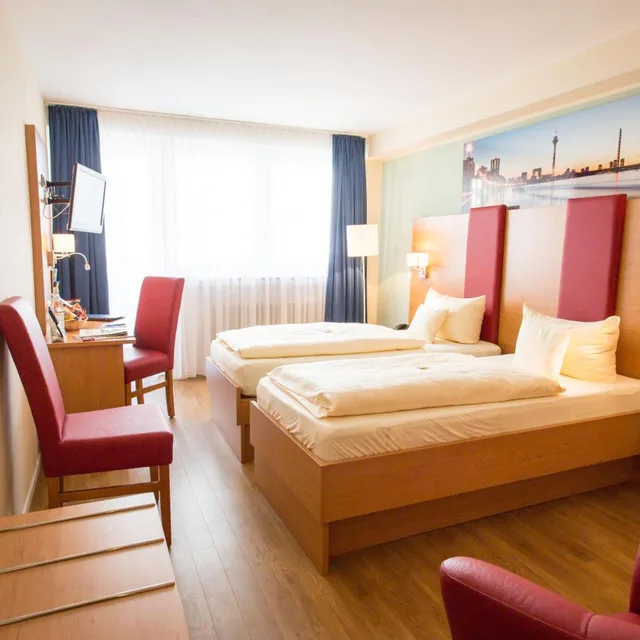 غرفة بسرير مزدوج بشرفة، Hotel National Dusseldorf 1/7