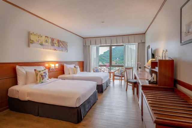 غرفة ديلوكس بسرير مزدوج أو سريرين منفصلين بإطلالة على المدينة، Royal Phuket City Hotel 1/4