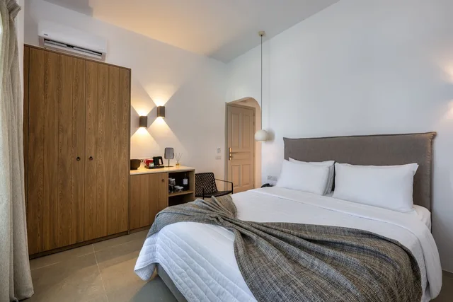 Standard, Queen Bed, Volcano View, Pool Floor، Ira Hotel Spa 3/8