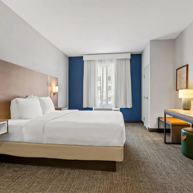 غرفة بسرير كينج بحوض استحمام لذوي الإعاقة، Spark by Hilton Catoosa Tulsa 6/10