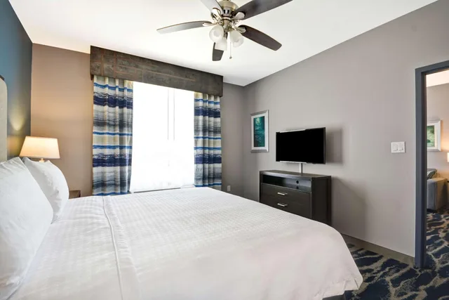جناح بسرير كينج بغرفة نوم واحدة مع أريكة، Homewood Suites By Hilton Conroe 2/6