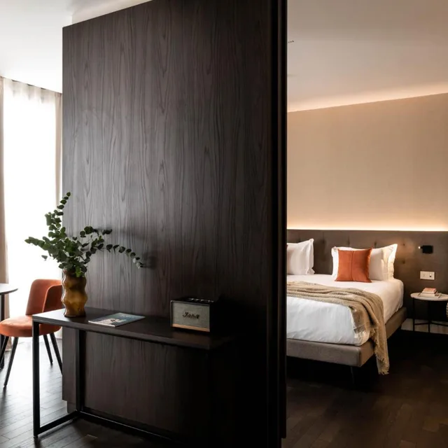 جناح بجاكوزي، Litta Palace 6/9