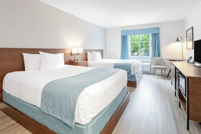 غرفة بزنس بسريرين كوين، Ramada By Wyndham Surrey/Langley 1/8