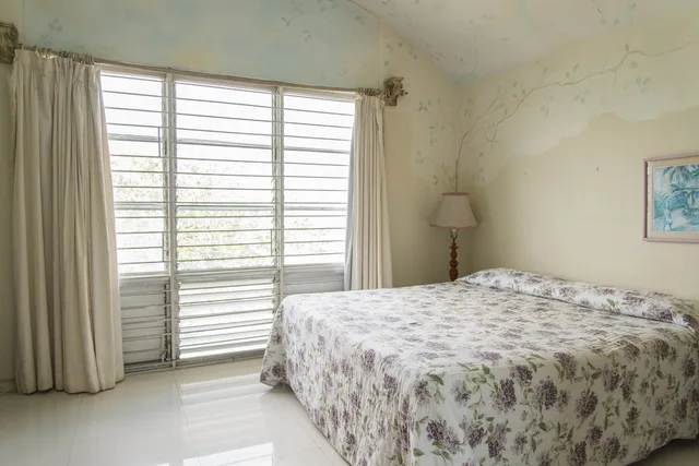 2 Bedrooms, Apartment, King Bed, Beach Side, Kitchen، Court Manor at Montego Bay Club 3/6