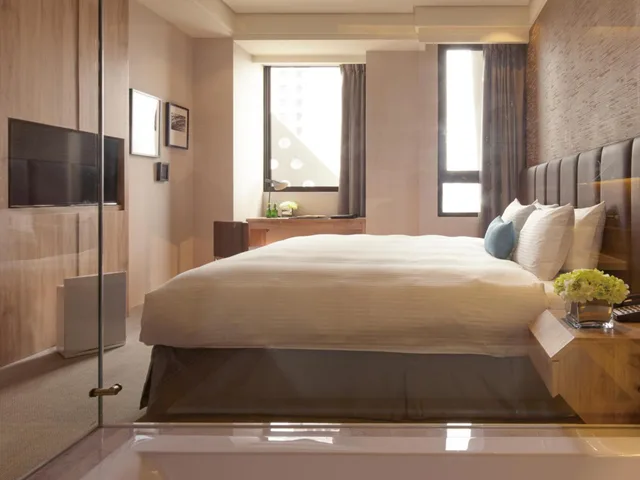 Deluxe, King Bed, Treeart Hotel 2/2