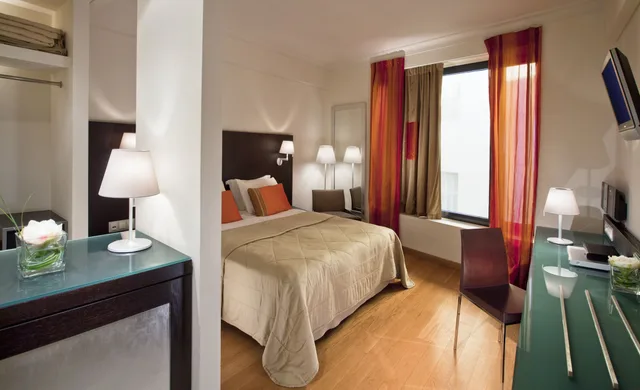 Superior, Queen Bed, O and B Athens Boutique Hotel 4/8