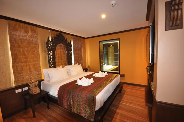 جناح بسرير كينج بجاكوزي في طابق منخفض، Chalelarn Hotel 8/10