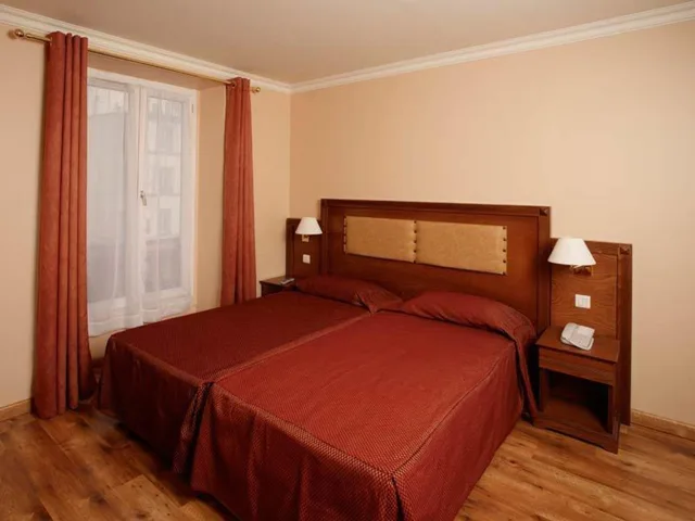 غرفة كلاسيكية بسريرين منفصلين، 121 Hotel Paris 1/4