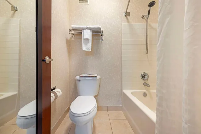 Spa, King Bed, Pool Access، Best Western Plus Northwind Inn Suites 6/10