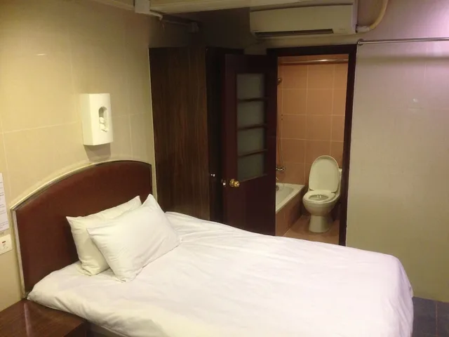 غرفة اقتصادية رباعية بسريرين مزدوجين، Uk Deluxe Hostel 2/3