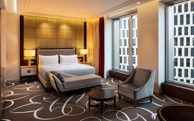 جناح جونيور بسرير كينج بإطلالة، Waldorf Astoria Hotel 1/1