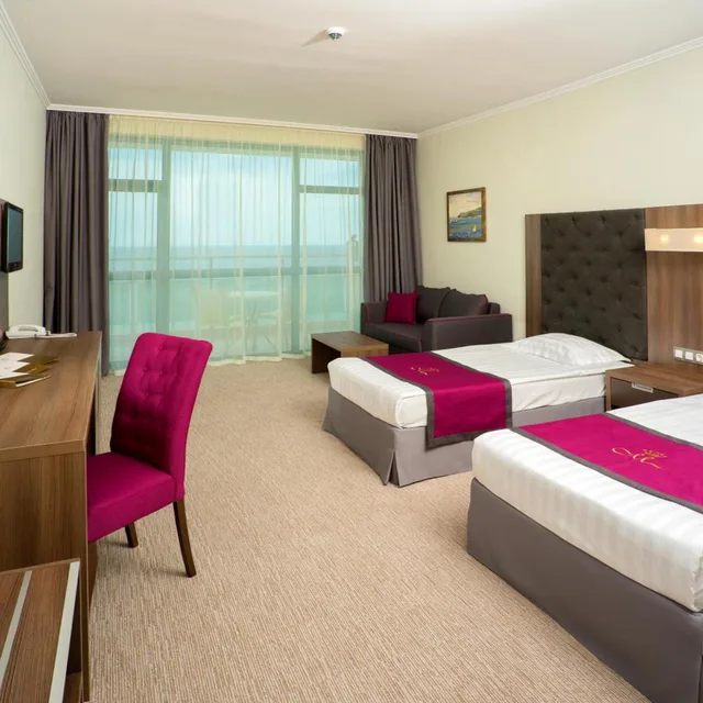 غرفة بسرير مزدوج أو سريرين منفصلين بإطلالة على البحر بشرفة، Marina Grand Beach 6/7