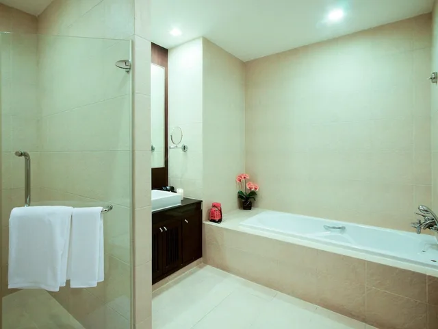 جناح تنفيذي بسرير كينج بشرفة، Grand Mercure Bangkok Asoke Residence 10/10