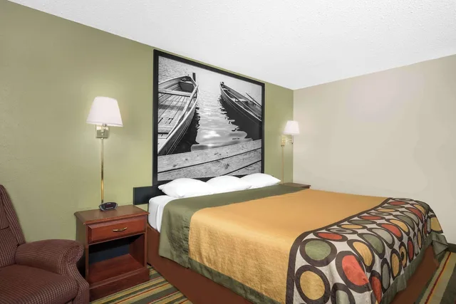 غرفة قياسية بسرير كينج، Super 8 by Wyndham Winona MN 10/10