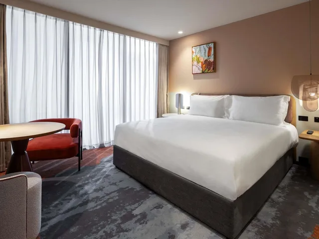 Executive, King Bed, Mercure Melbourne La Trobe Street 3/10