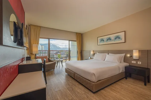Superior City View, Deevana Plaza Phuket Patong 6/9
