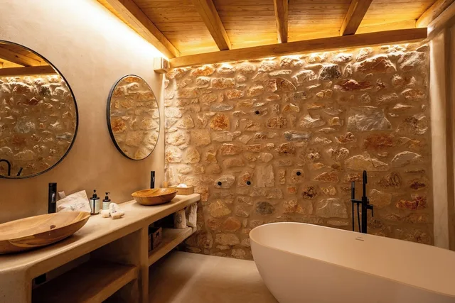 Majesty, Suite, King Bed, Outdoor Jetted Tub, Sofa، Mythic Paros 2/3