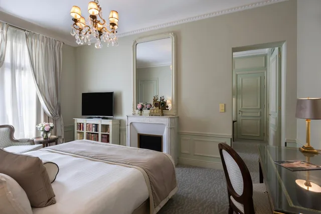 Parisienne, Deluxe, Suite, Queen Bed، Hotel Westminster 2/4