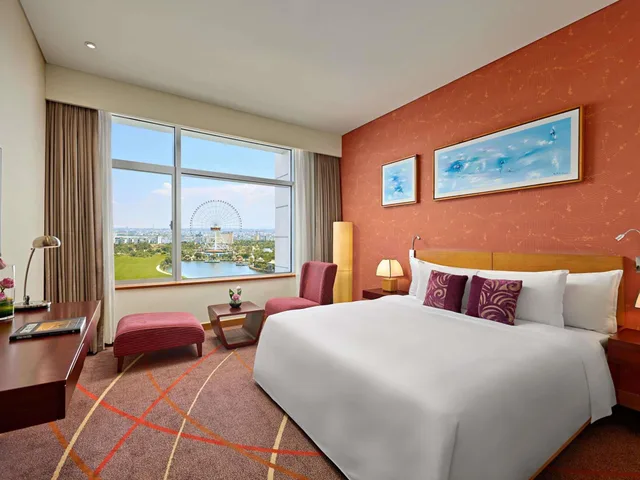 غرفة ديلوكس تنفيذية بسرير كوين مع دخول الصالة في طابق مرتفع، Grand Mercure Danang 1/2