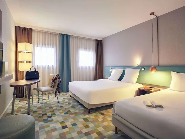 Family, 1 Double and 1 Single Bed, Mercure Marne la vallee Bussy St Georges 2/5
