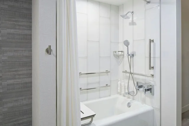 Suite, King Bed, Sofa, Las Vegas Marriott 7/9