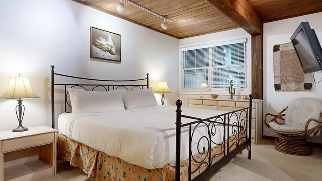 2 Bedrooms, Condo, Summit, King Bed, 3 Beds، Top of the Village - Destination Hotels & Resorts 1/5