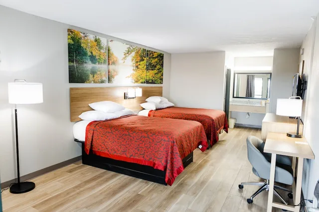 غرفة عصرية بسريرين مزدوجين للمدخنين، Days Inn by Wyndham Cincinnati East 1/3