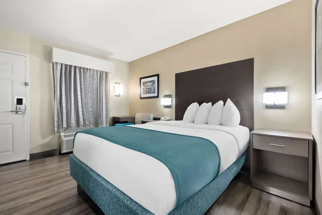غرفة بسرير كوين، Best Western Catalina Inn 1/3