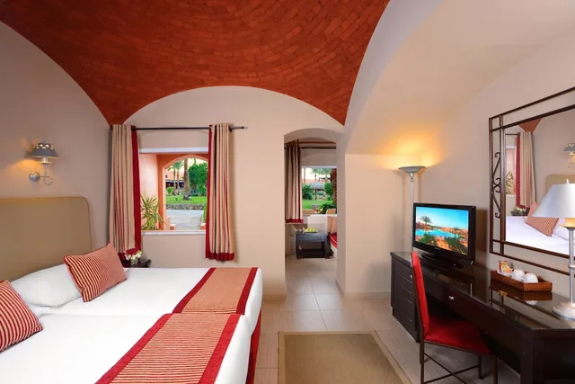 غرفة سوبيريور بسرير مزدوج بإطلالة على الحديقة، JAZ Makadi Oasis Resort 4/9