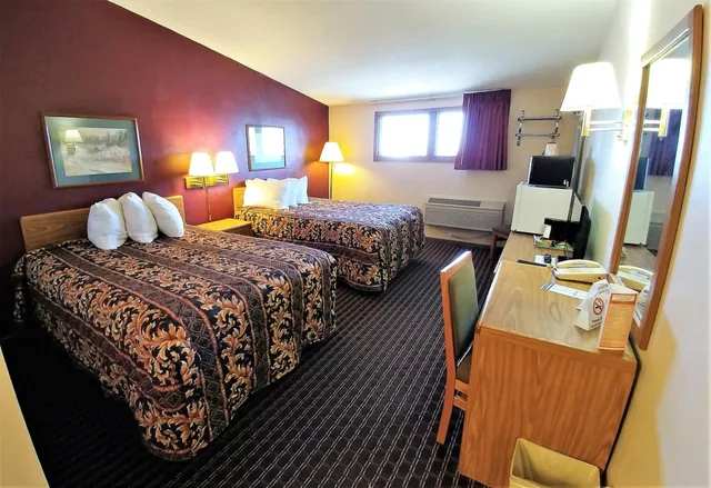 غرفة بسريرين مزدوجين، Red Carpet Inn 4/10