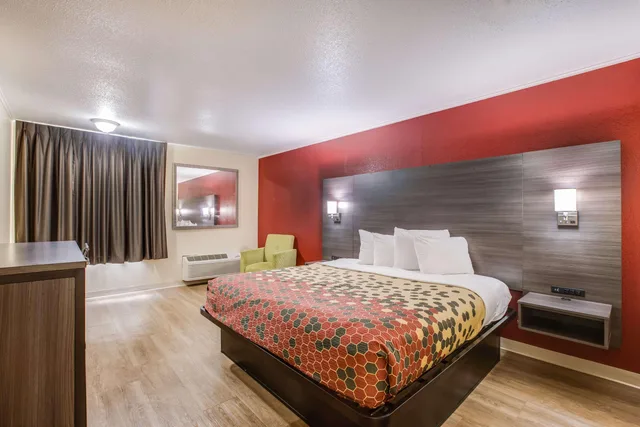 غرفة بسرير مزدوج، Econo Lodge Garden City - Savannah 1/5
