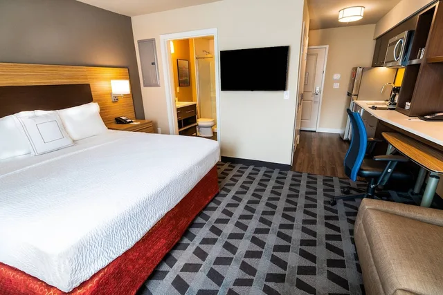 جناح استوديو بسرير كينج مع أريكة، TownePlace Suites Las Vegas Stadium District 2/8