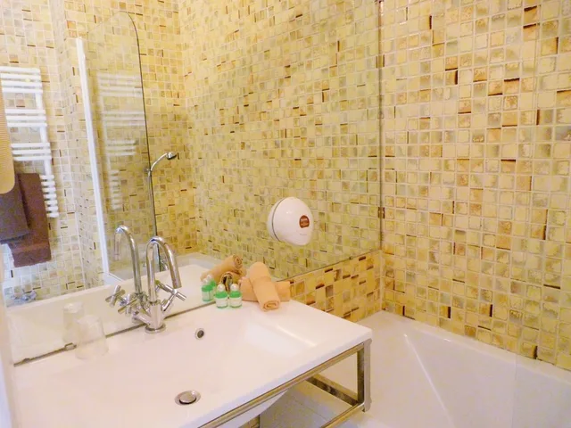غرفة بسرير كوين، Hotel Napoleon 2/2
