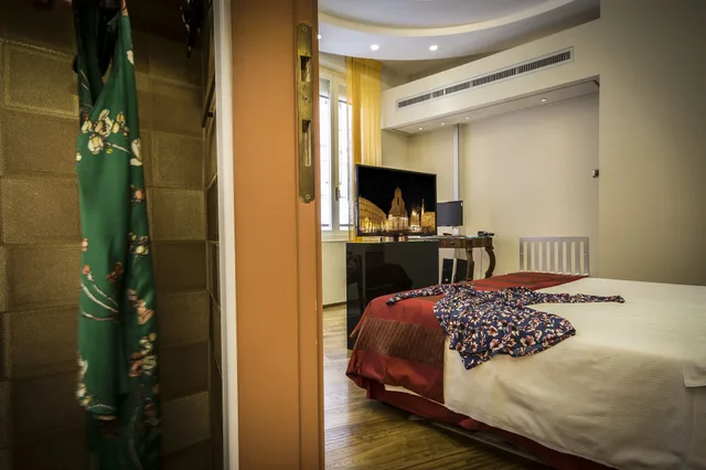 غرفة ديلوكس ثلاثية بسرير كوين مع أريكة، Art Hotel Commercianti 2/10