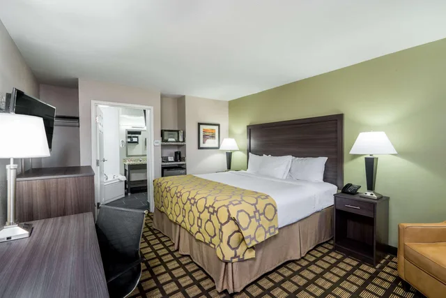 غرفة بزنس بسرير مزدوج لذوي الإعاقة، Baymont By Wyndham Clarksville 1/2