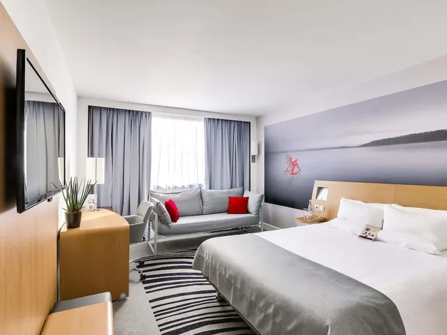 غرفة كلاسيكية عائلية بسرير مزدوج مع أريكة مع أريكة، Novotel Paris Centre Gare Montparnasse 3/7