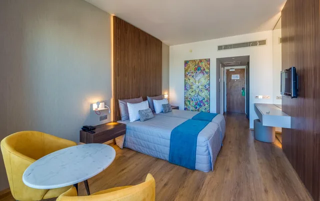 غرفة متصلة بسريرين منفصلين بإطلالة على المدينة، Sun Hall Hotel 2/5