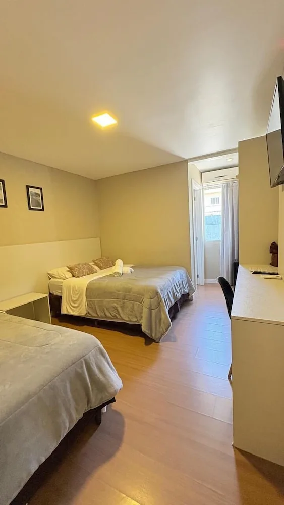 غرفة قياسية رباعية بغرفة نوم واحدة مع سرير سحّاب إضافي، Hotel Lorimar 1/4